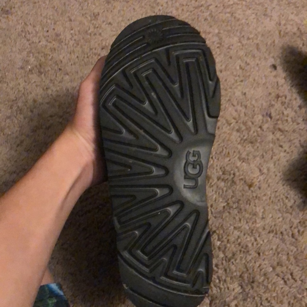 UGGS - Picture 7 of 8